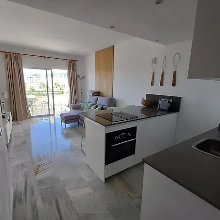 Altamira 81 - One Bed Адехе